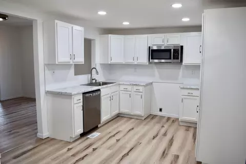 Kitchen - 372 Ludlow Ave, Springfield, OH 45505 photo 2 of 3