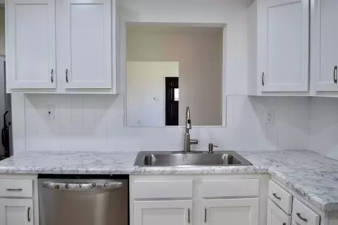 Kitchen - 372 Ludlow Ave, Springfield, OH 45505 photo 1 of 3