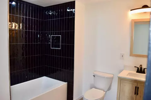 Bath - 372 Ludlow Ave, Springfield, OH 45505 photo 1 of 4