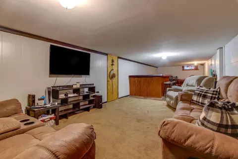 Living - 5019 Taywell Dr, Springfield, OH 45503 photo 4 of 6