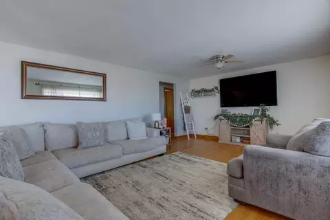 Living - 5019 Taywell Dr, Springfield, OH 45503 photo 1 of 6