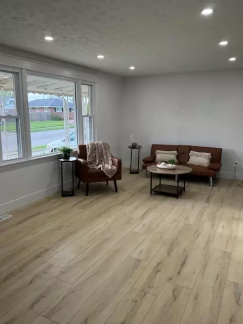 Living - 4512 Willowbrook Dr, Springfield, OH 45503 photo 4 of 5