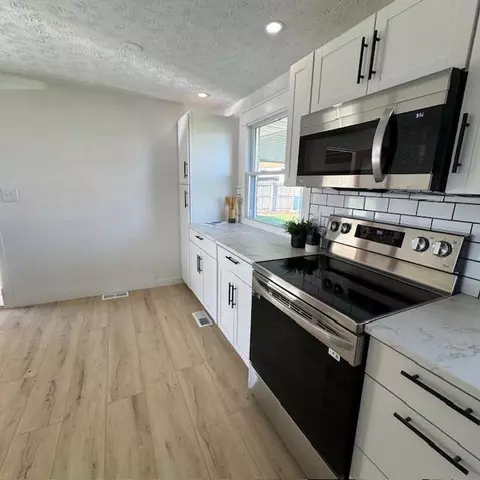 Kitchen - 4512 Willowbrook Dr, Springfield, OH 45503 photo 2 of 8