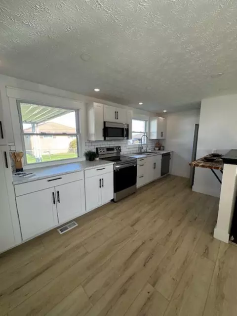Kitchen - 4512 Willowbrook Dr, Springfield, OH 45503 photo 1 of 8