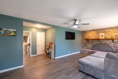 Living - 35 W Hunter Dr, Enon, OH 45323 photo 3 of 5