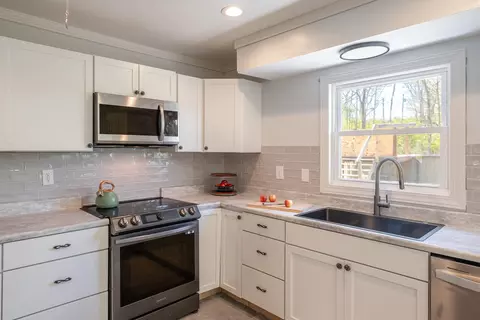 Kitchen - 35 W Hunter Dr, Enon, OH 45323 photo 2 of 5