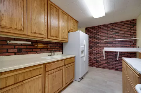 Kitchen - 1611 Memorial Dr, Springfield, OH 45505 photo 5 of 7