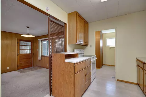 Kitchen - 1611 Memorial Dr, Springfield, OH 45505 photo 2 of 7