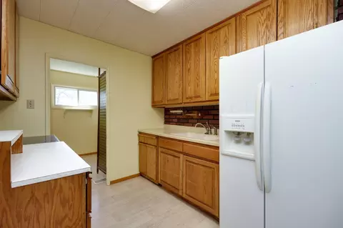 Kitchen - 1611 Memorial Dr, Springfield, OH 45505 photo 3 of 7