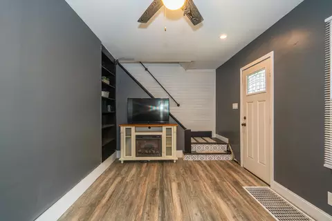 Living - 1030 Jasper St, Springfield, OH 45503 photo 3 of 3
