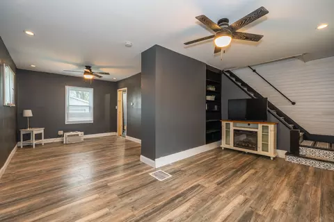 Living - 1030 Jasper St, Springfield, OH 45503 photo 1 of 3