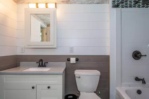 Bath - 1030 Jasper St, Springfield, OH 45503 photo 2 of 2