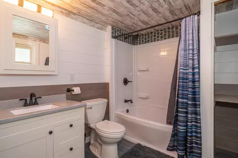 Bath - 1030 Jasper St, Springfield, OH 45503 photo 1 of 2