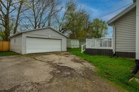 Exterior - 1030 Jasper St, Springfield, OH 45503 photo 8 of 14