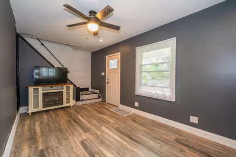 Living - 1030 Jasper St, Springfield, OH 45503 photo 2 of 3