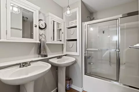 Bath - 515 Dover Rd, Springfield, OH 45504 photo 1 of 3