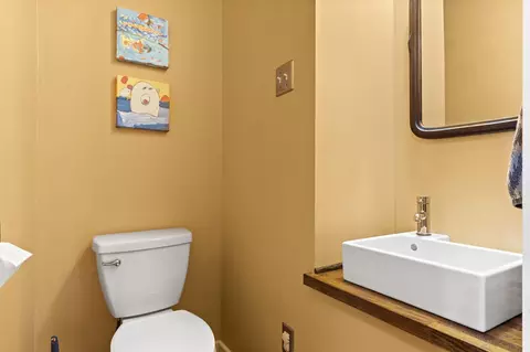 Bath - 515 Dover Rd, Springfield, OH 45504 photo 2 of 3