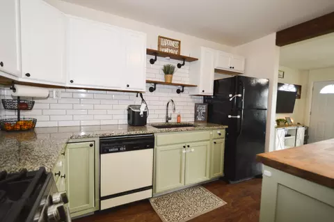 Kitchen - 2141 Gerald Dr, Springfield, OH 45505 photo 6 of 9