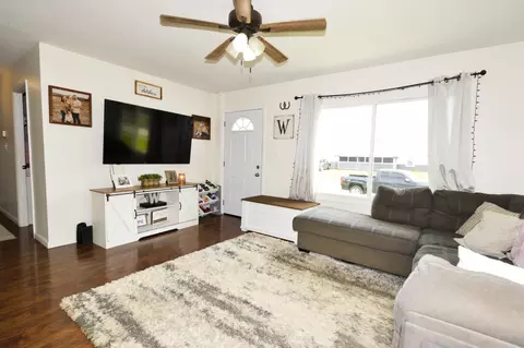 Living - 2141 Gerald Dr, Springfield, OH 45505 photo 1 of 2
