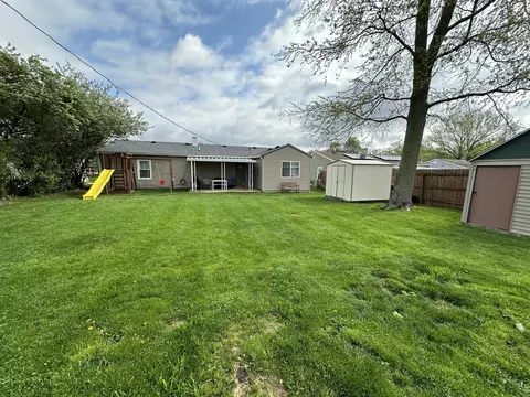 Exterior - 2141 Gerald Dr, Springfield, OH 45505 photo 5 of 10