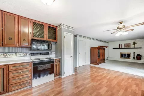 Kitchen - 2031 Halifax Ct, Springfield, OH 45503 photo 4 of 4
