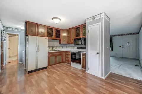 Kitchen - 2031 Halifax Ct, Springfield, OH 45503 photo 1 of 4