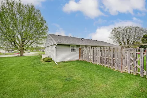 Exterior - 2031 Halifax Ct, Springfield, OH 45503 photo 9 of 11