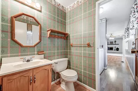 Bath - 2031 Halifax Ct, Springfield, OH 45503 photo 4 of 4