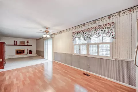 Living - 2031 Halifax Ct, Springfield, OH 45503 photo 1 of 2