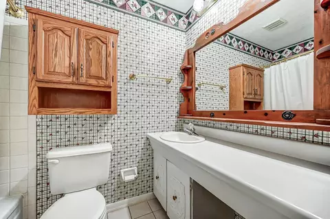 Bath - 2031 Halifax Ct, Springfield, OH 45503 photo 1 of 4