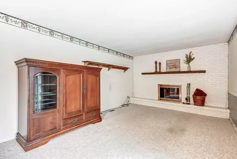 Living - 2031 Halifax Ct, Springfield, OH 45503 photo 2 of 2