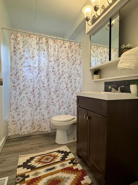 Bath - 1116 Heard Ave, Springfield, OH 45506 photo 2 of 2