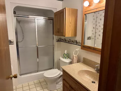Bath - 751 Susan Dr, Van Wert, OH 45891 photo 1 of 4