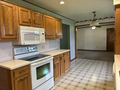 Kitchen - 751 Susan Dr, Van Wert, OH 45891 photo 2 of 3