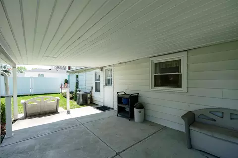 Exterior - 610 Lawnview Ave, Springfield, OH 45505 photo 7 of 22
