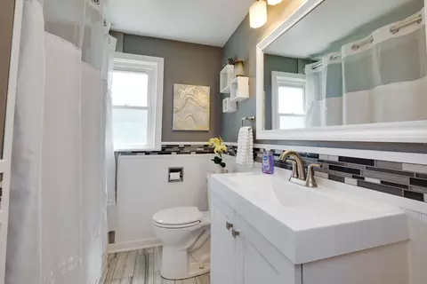 Bath - 610 Lawnview Ave, Springfield, OH 45505 photo 1 of 1