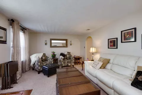 Living - 610 Lawnview Ave, Springfield, OH 45505 photo 4 of 4