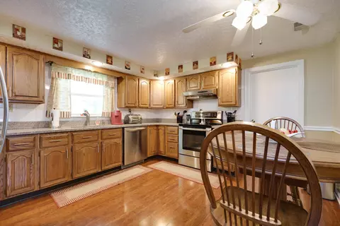 Kitchen - 610 Lawnview Ave, Springfield, OH 45505 photo 1 of 4