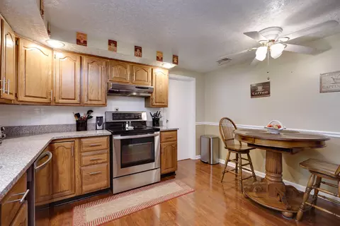 Kitchen - 610 Lawnview Ave, Springfield, OH 45505 photo 3 of 4
