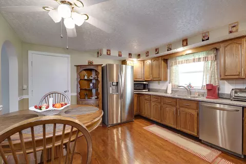 Kitchen - 610 Lawnview Ave, Springfield, OH 45505 photo 4 of 4