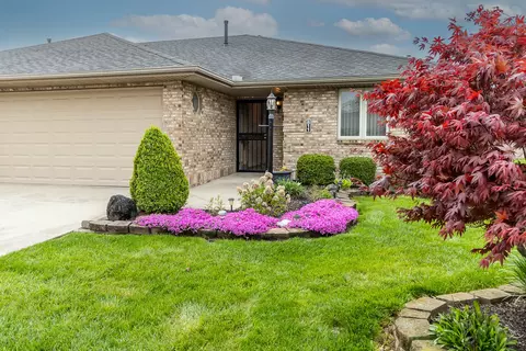 811 Berkshire Dr, Greenville, OH 45331