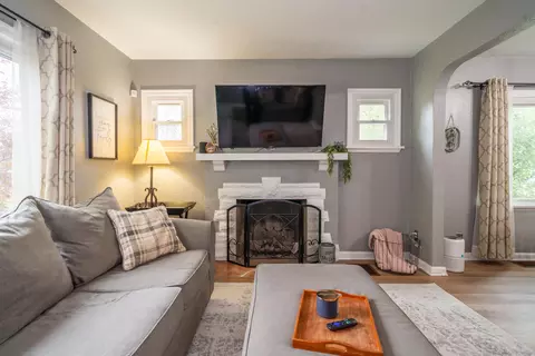 Living - 1465 Springhill Ave, Kettering, OH 45409 photo 4 of 5