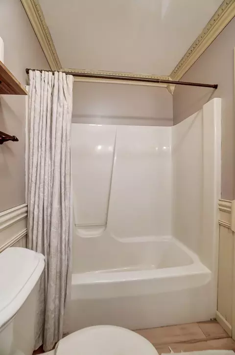 Bath - 6071 Nagy Rd, Celina, OH 45822 photo 5 of 9