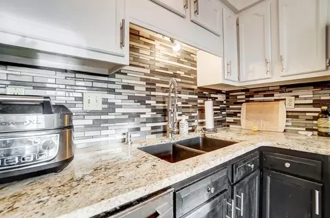 Kitchen - 6071 Nagy Rd, Celina, OH 45822 photo 4 of 9