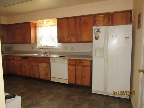Kitchen - 236 W John St, Springfield, OH 45506 photo 5 of 8