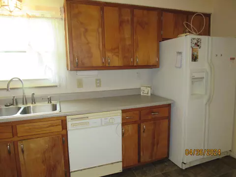 Kitchen - 236 W John St, Springfield, OH 45506 photo 4 of 8