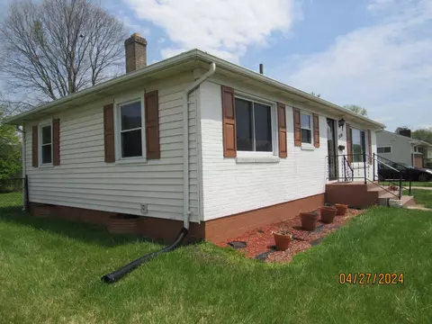 Exterior - 236 W John St, Springfield, OH 45506 photo 4 of 7