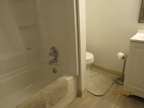 Bath - 236 W John St, Springfield, OH 45506 photo 6 of 6
