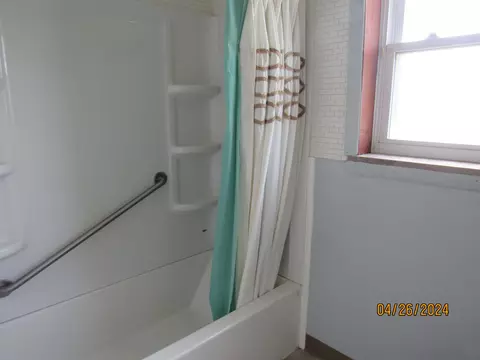 Bath - 236 W John St, Springfield, OH 45506 photo 1 of 6