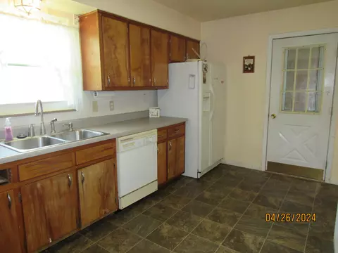 Kitchen - 236 W John St, Springfield, OH 45506 photo 6 of 8